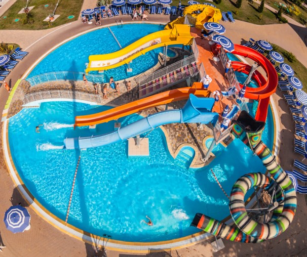 Горки и бассейны аквапарка